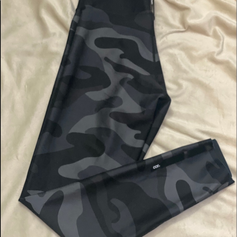 Ultracor Black and Gray Como leggings